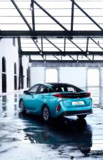 Toyota Prius Plug-in Hybrid 2016 года